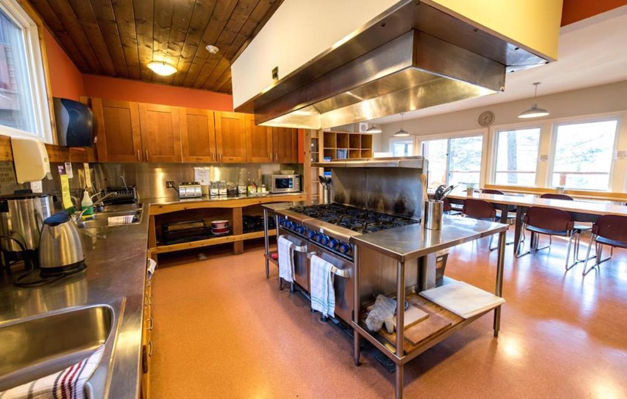 Canmore Alpine Hostel - Alpine Club Of Canada מראה חיצוני תמונה