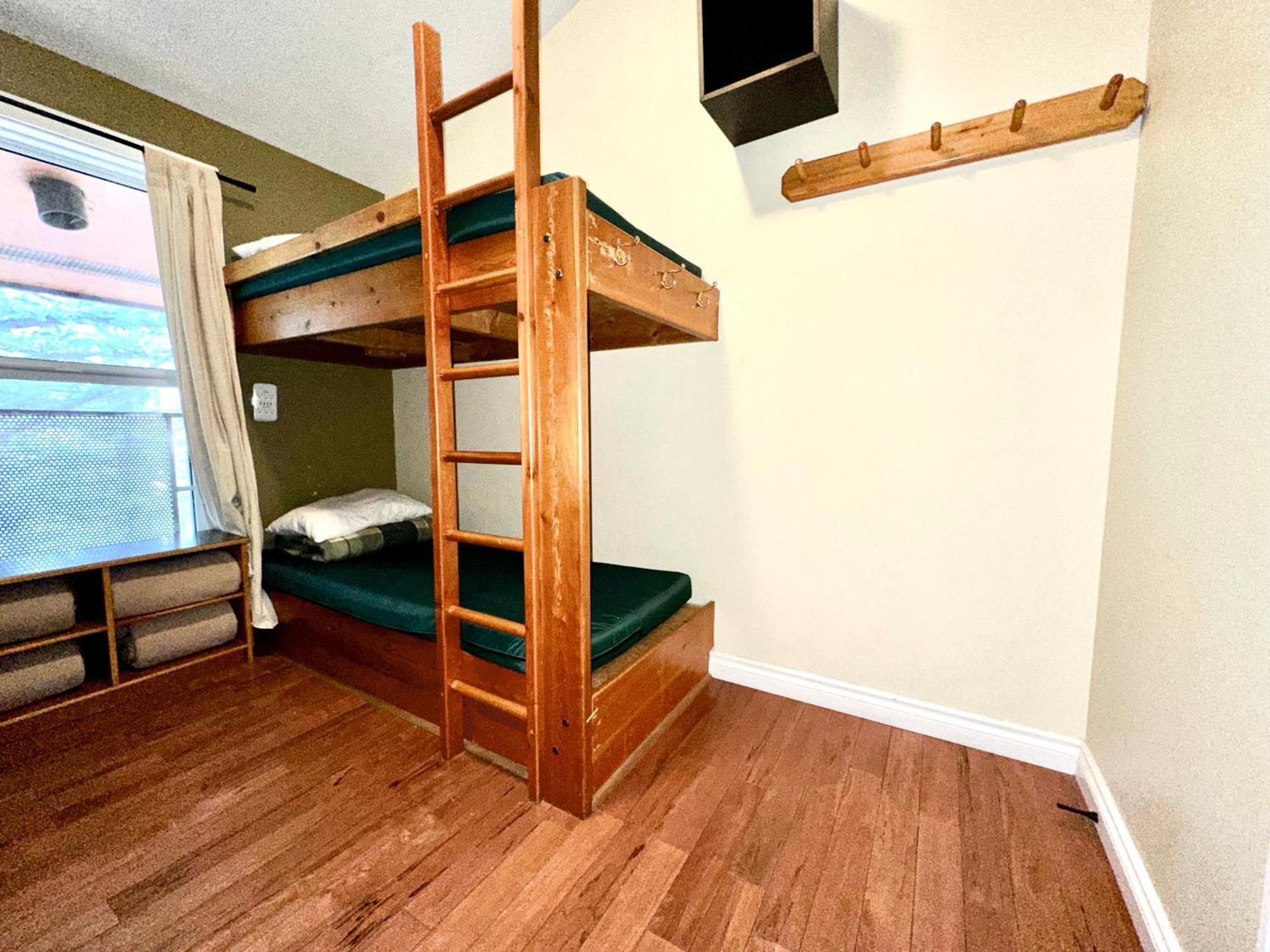 Canmore Alpine Hostel - Alpine Club Of Canada מראה חיצוני תמונה