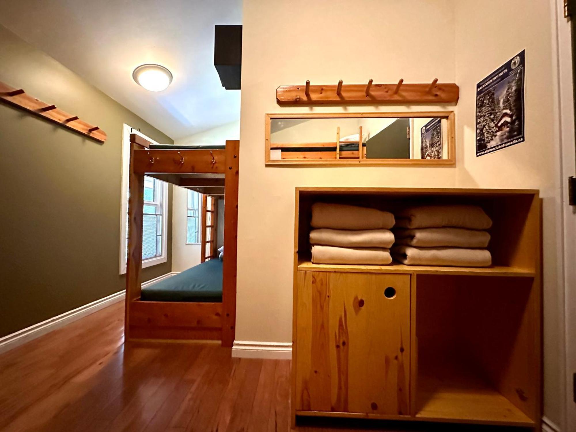 Canmore Alpine Hostel - Alpine Club Of Canada מראה חיצוני תמונה