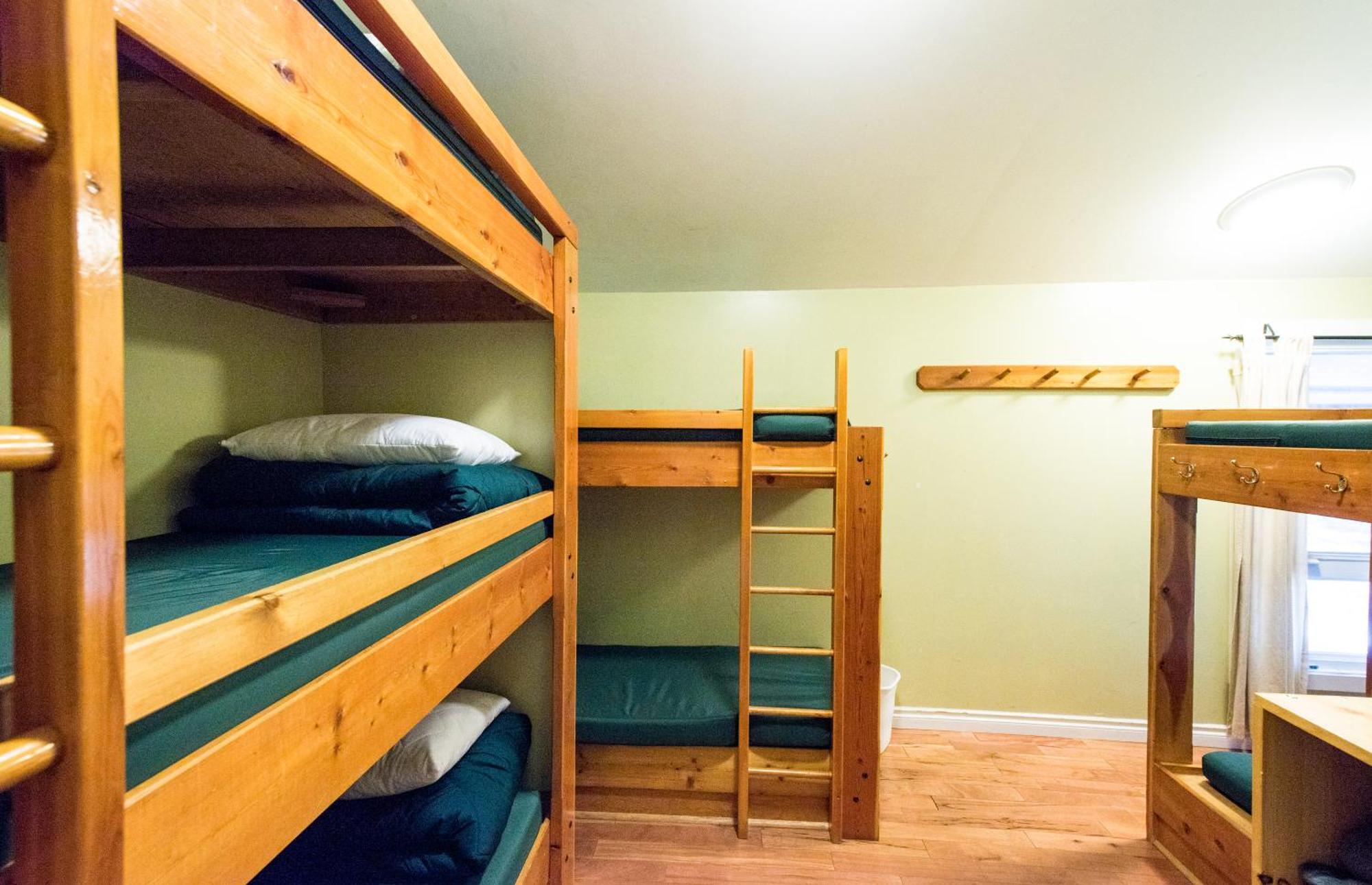 Canmore Alpine Hostel - Alpine Club Of Canada מראה חיצוני תמונה