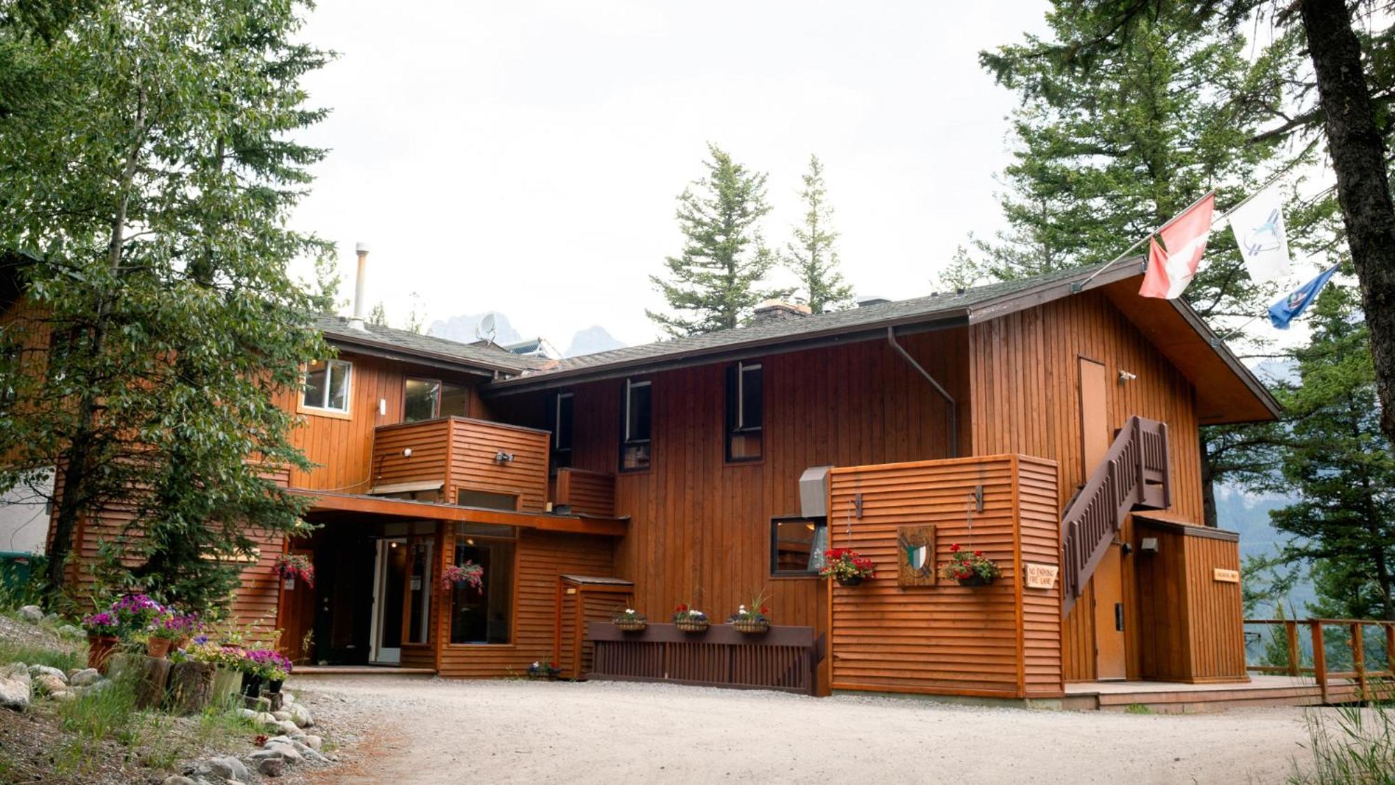 Canmore Alpine Hostel - Alpine Club Of Canada מראה חיצוני תמונה